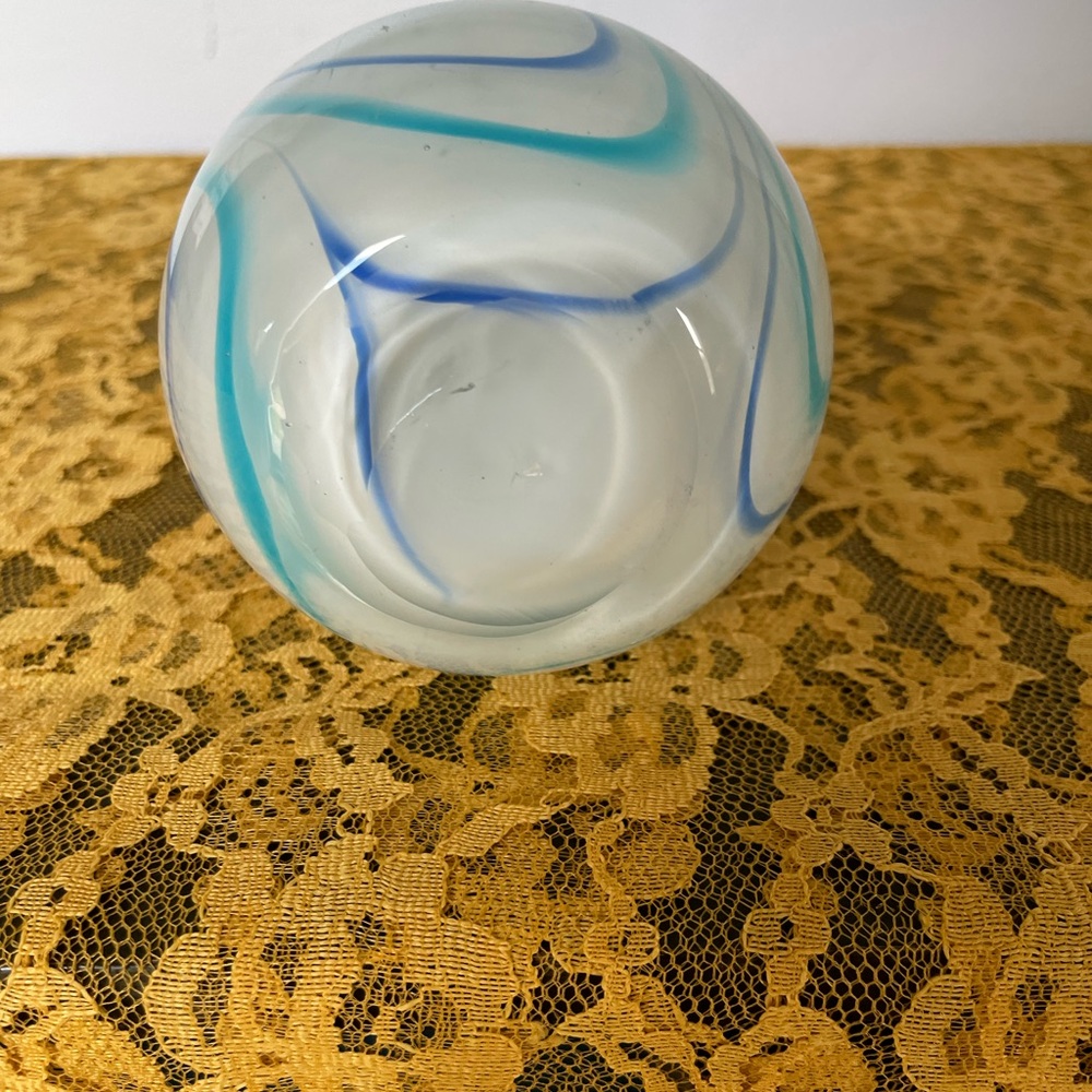 Vintage Blue and White Swirl Vase - Picture 4 of 4